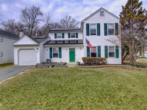 63 Mariners Cove, Freehold, NJ 07728