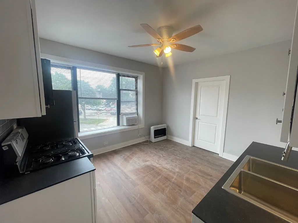 1 bed, 1.0 bath, $1,395 — Photo 4