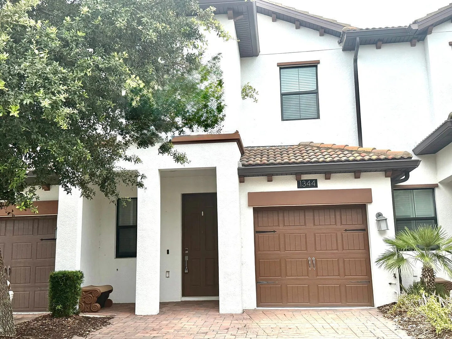 3 bed, 2.5 bath, 1828 sqft, $2,100 — Photo 1