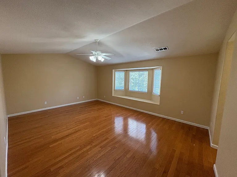 703 W Russell Ave — Photo 10