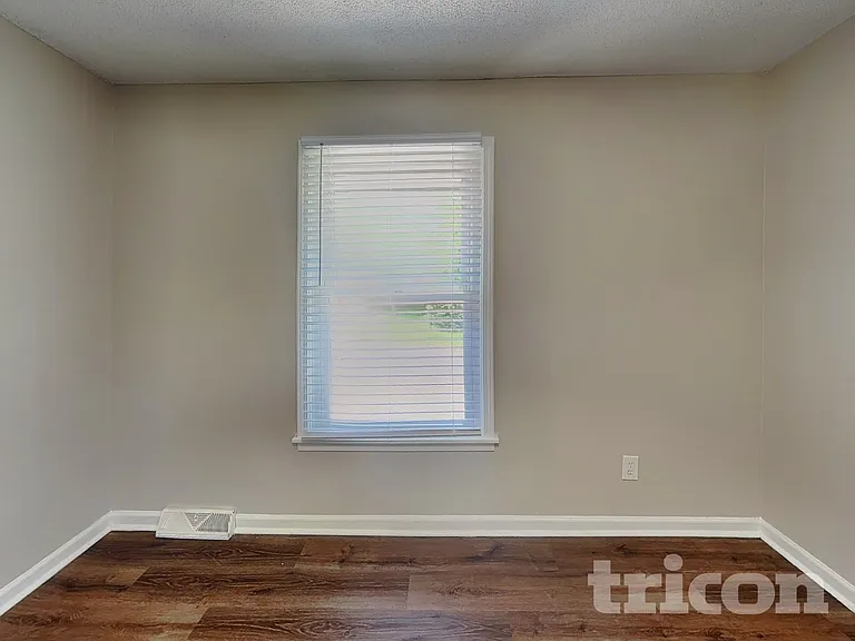 408 NW Palmer Dr — Photo 12