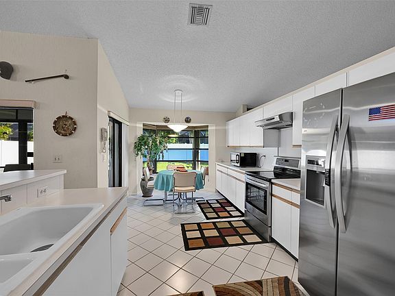 4th image of 7312 NW 83rd Way