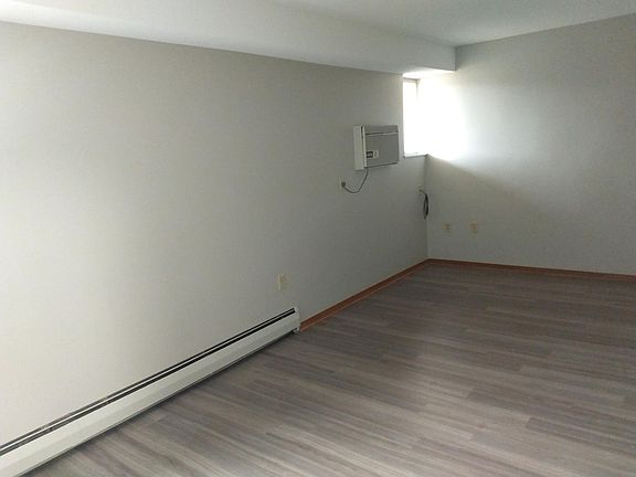 3rd image of 2101 Bayliss St