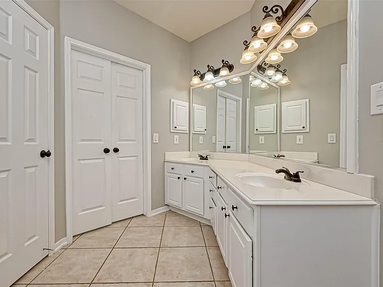 11011 Sprucedale Ct — Photo 22