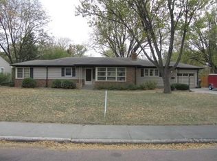 1340 Campbell Dr, Huron, SD 57350