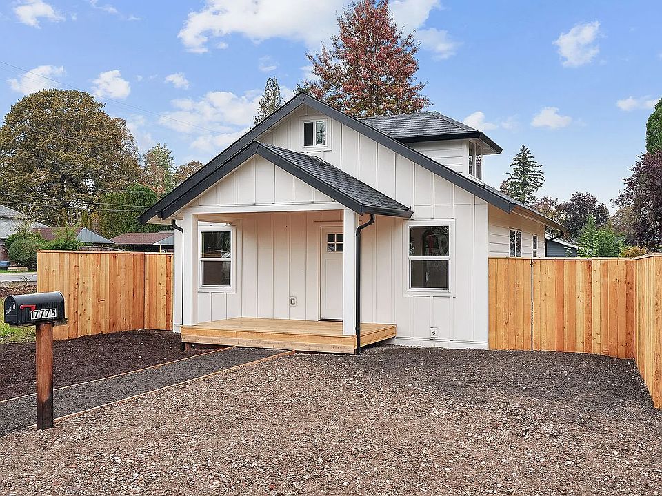 Front of house with plenty of room for parking multiple vehicles