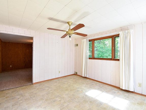 3rd image of 902 ROCKY RIDGE DRIVE