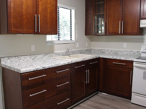 4th image of 1356 Linda Ann Dr APT B