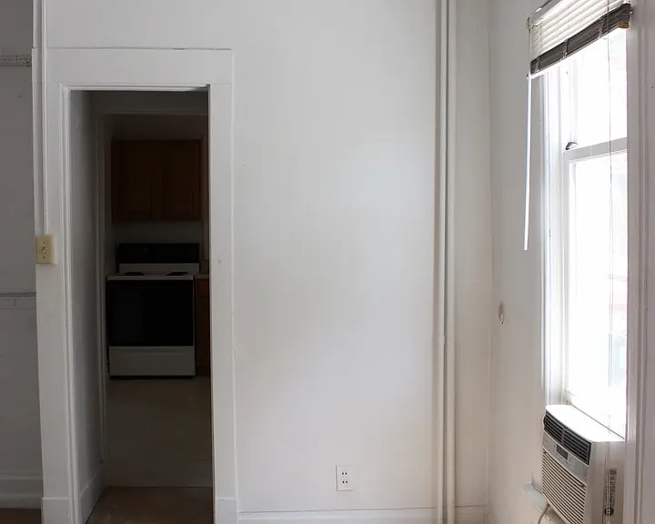 Comfortable Old Home converted into Apartments — Photo 15