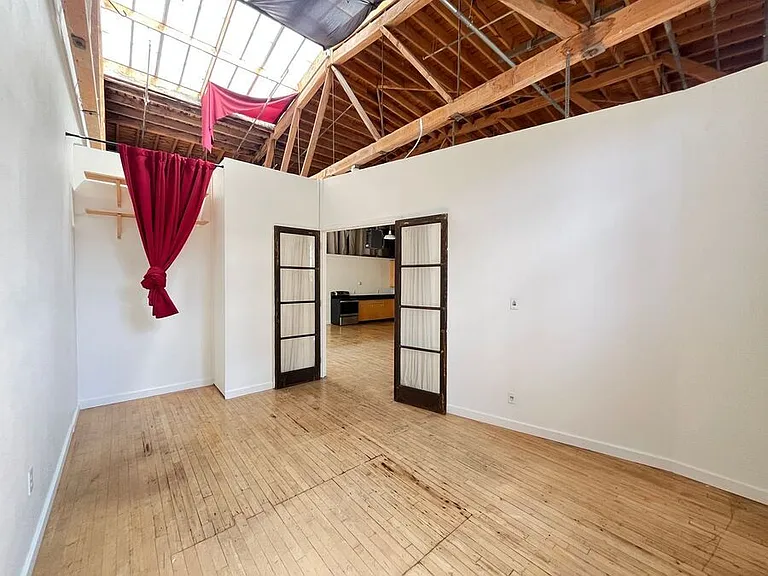 1148 E 18th St #2 — Photo 9