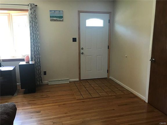5th image of 23 Willow Dr