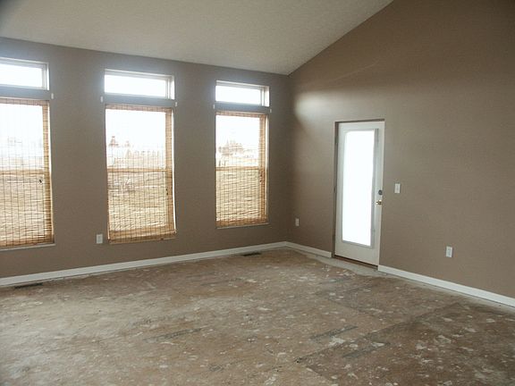 4th image of 4942 Founders Dr