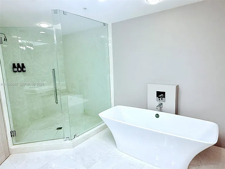 17111 Biscayne Blvd #409 — Photo 15
