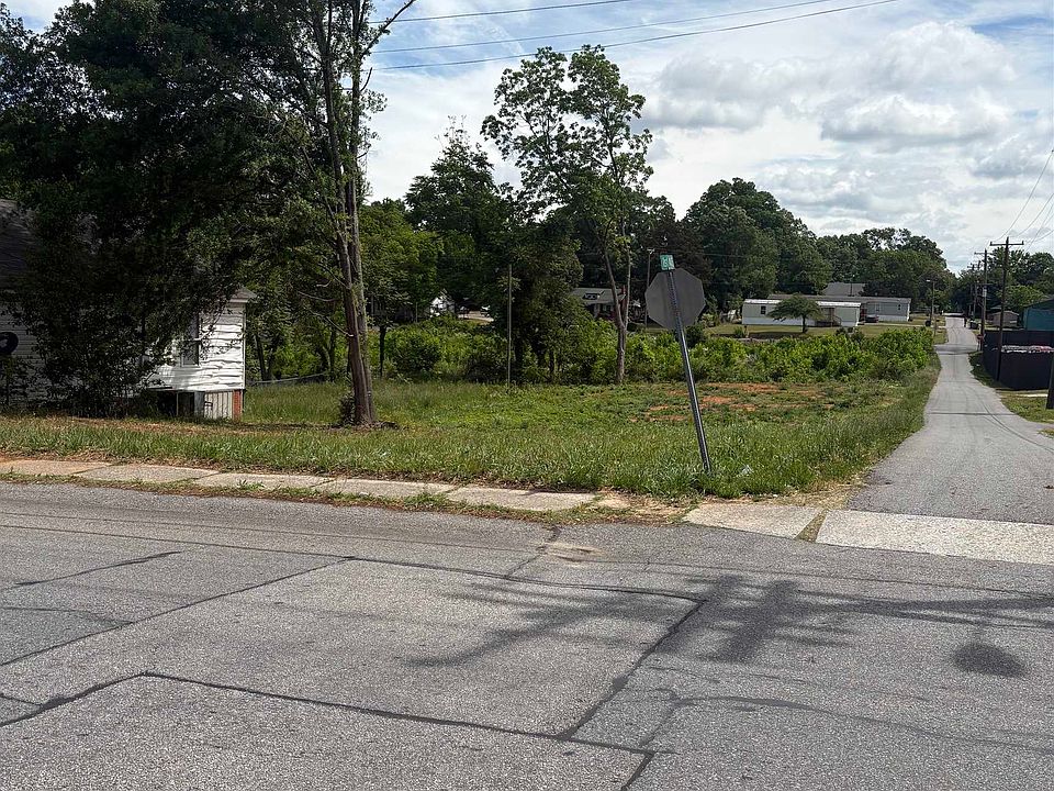 2nd image of 0 3rd St