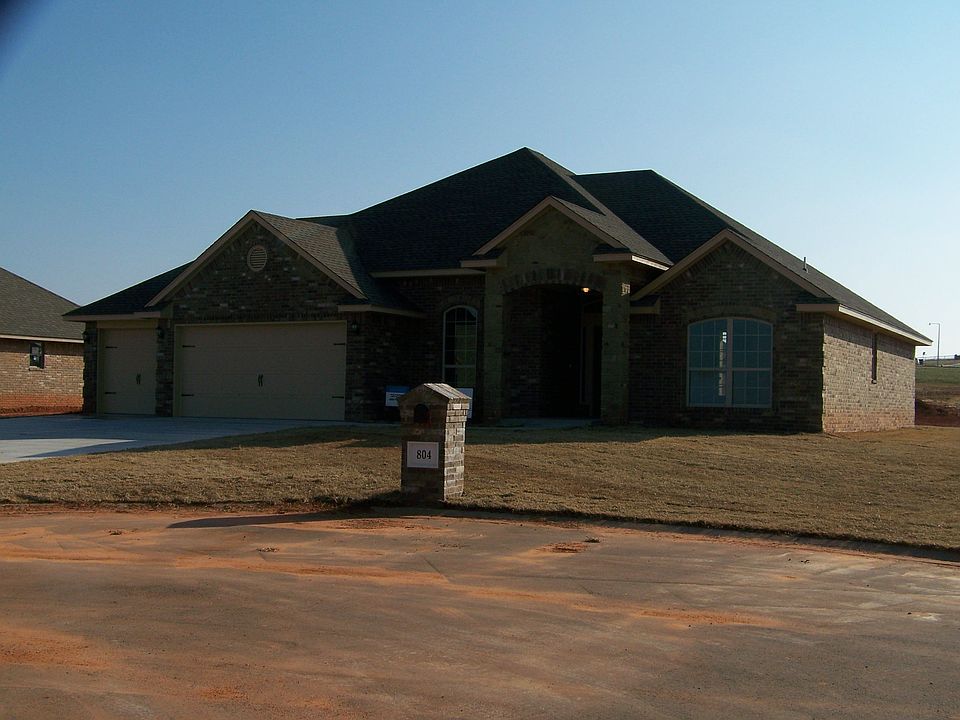 Executive living on .5 acres in Washington, OK