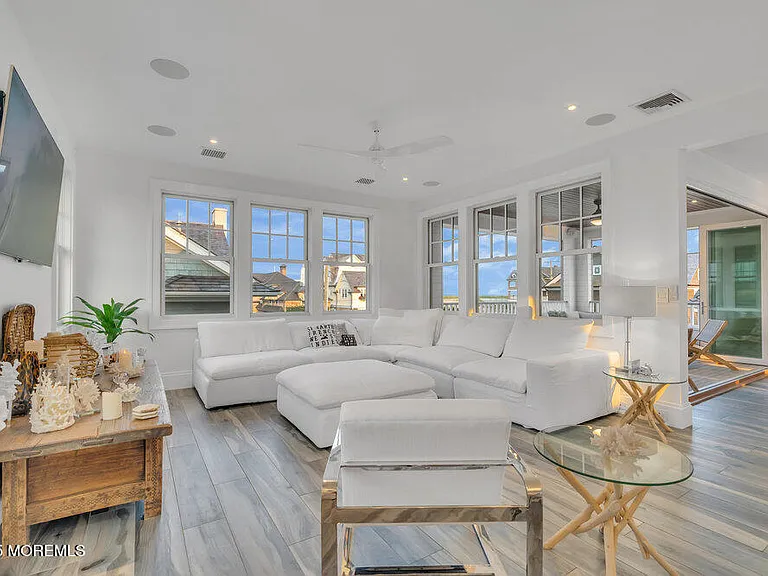 985 Ocean Ave — Photo 112