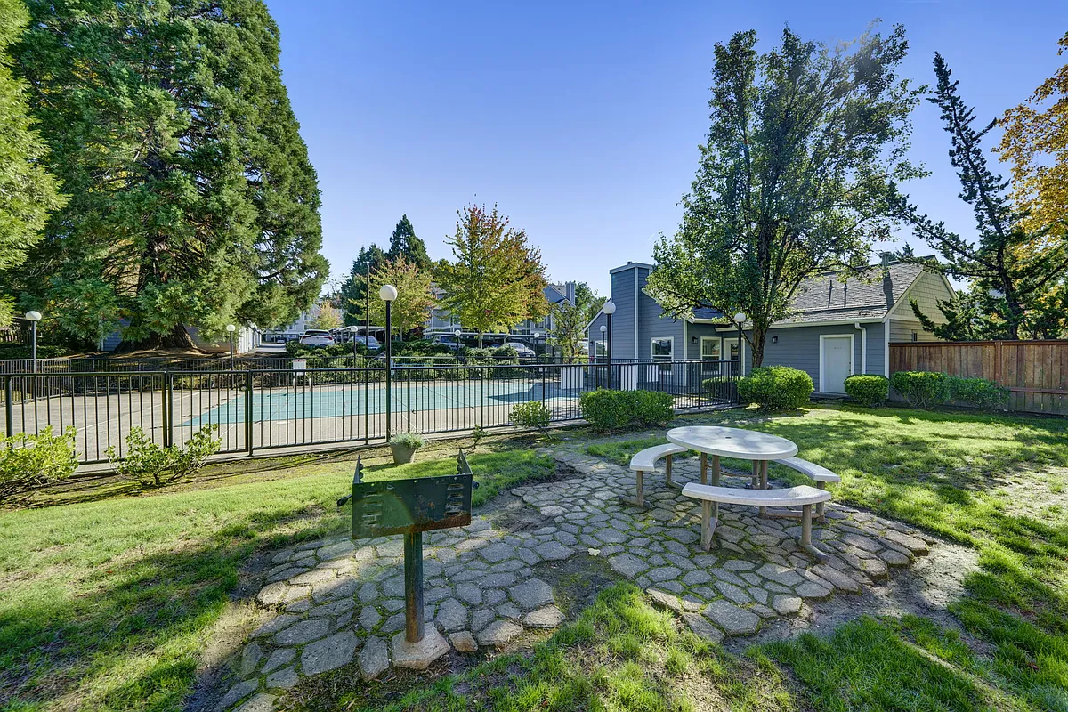 Building Photo - Hampton Park Apartments