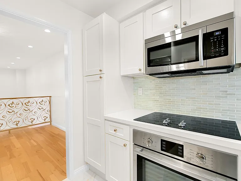 1745 Selby Ave #20 — Photo 24