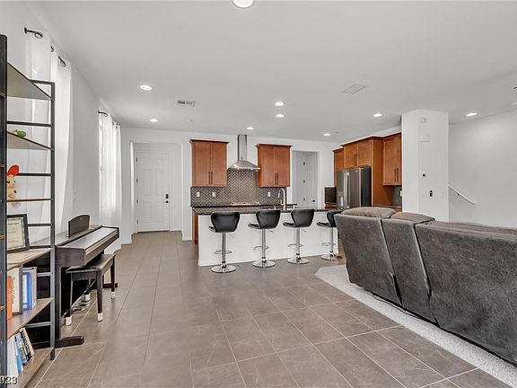 4th image of 767 Cottonwood Hill Pl