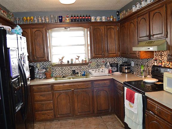 3rd image of 448 W Linden Dr