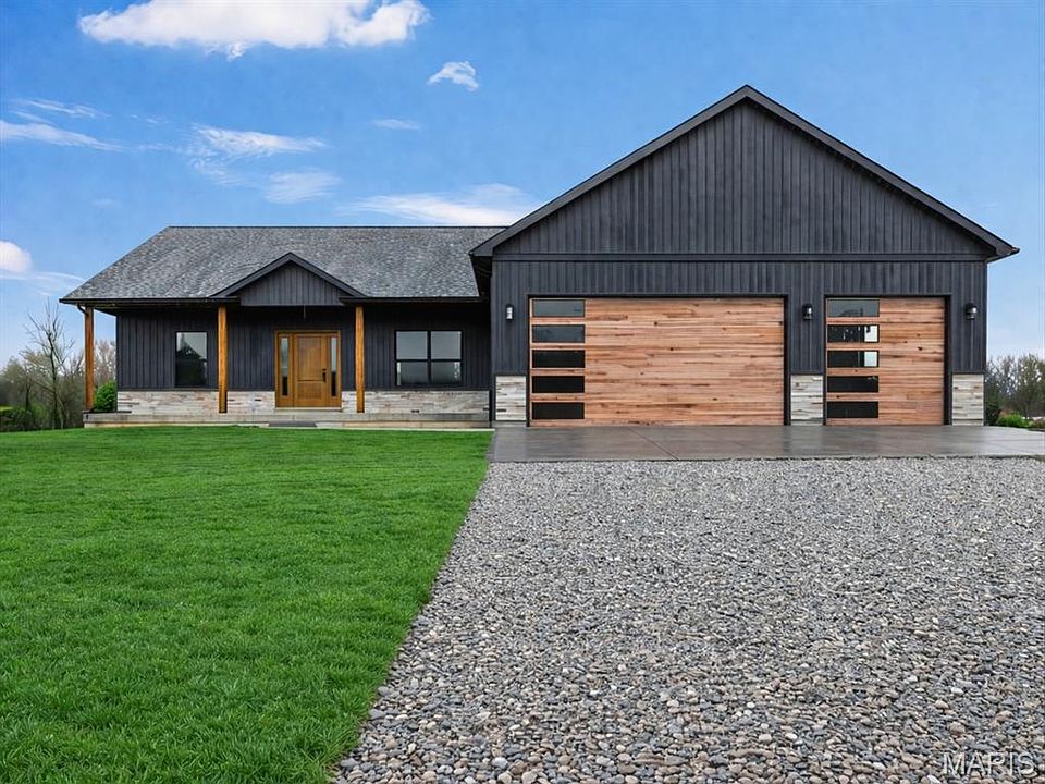 1st image of 102 Oak Hall Rd