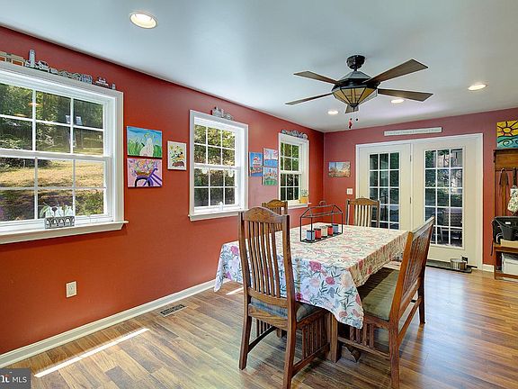 2nd image of 514 Meadow Ln