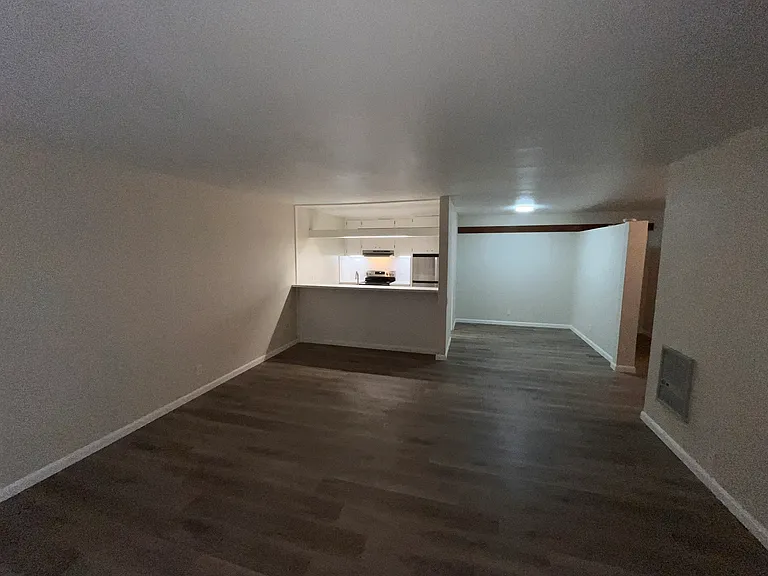 300 Vernon St #6 — Photo 7
