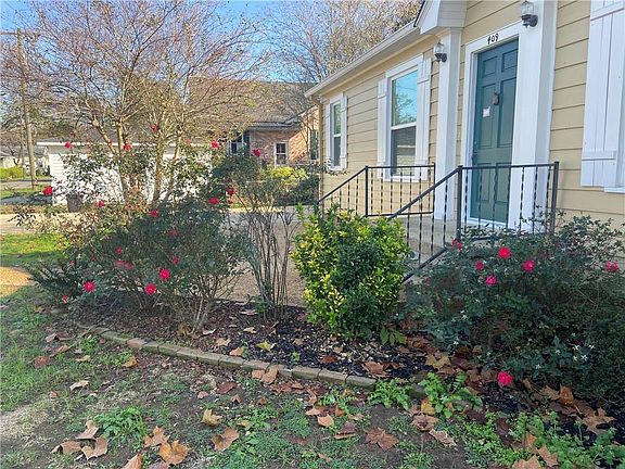 3rd image of 409 W Oak St