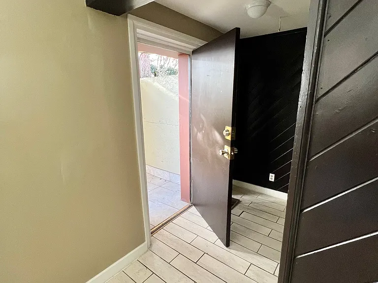 381 E Kensington Ave #B — Photo 8