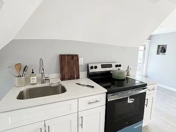 2nd image of 899 S 19th St #3F