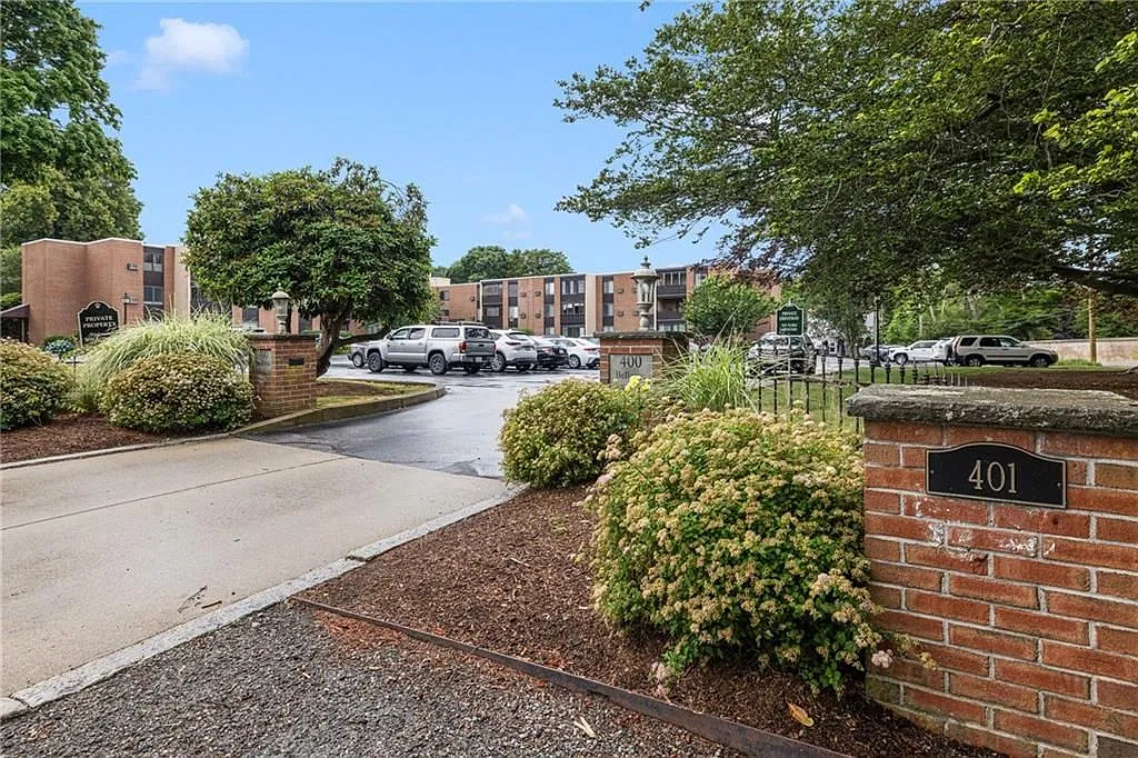 2 bed, 1.0 bath, 1024 sqft, $3,000 — Photo 3