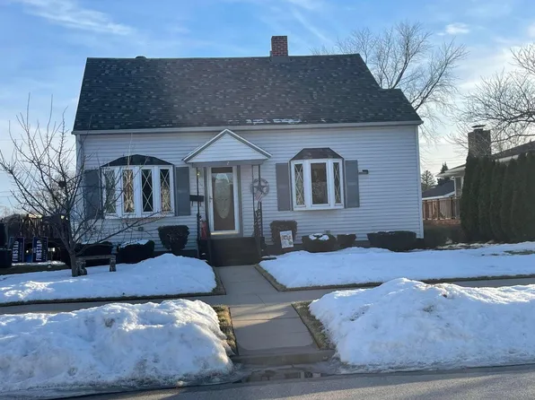 425 N 2nd St, La Crescent, MN 55947