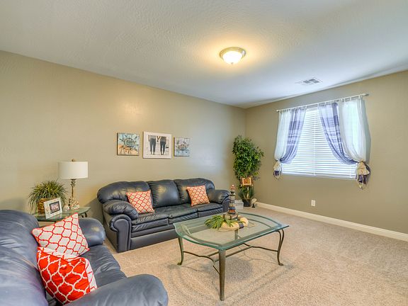 3rd image of 1809 W Paisley Dr