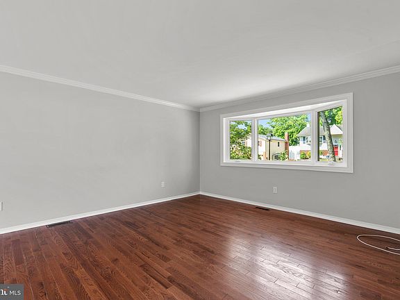 4th image of 438 Century Vista Dr