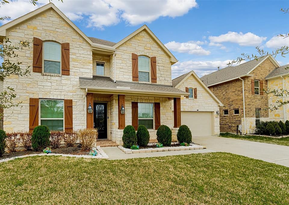 1st image of 21423 Crested Valley Dr