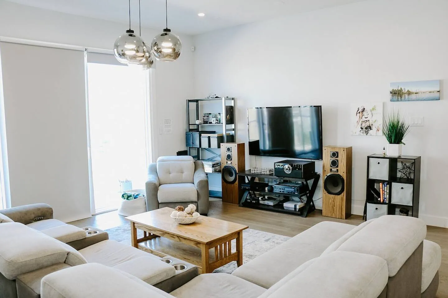 3 bed, 2292 sqft, $3,950 — Photo 3