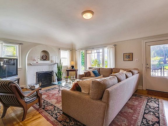 4th image of 3036 James St