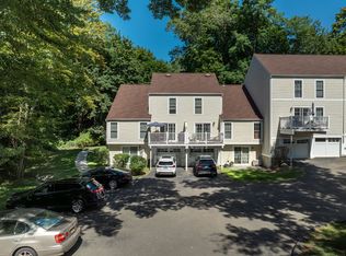 223 Weaver St APT 20H, Greenwich, CT 06831