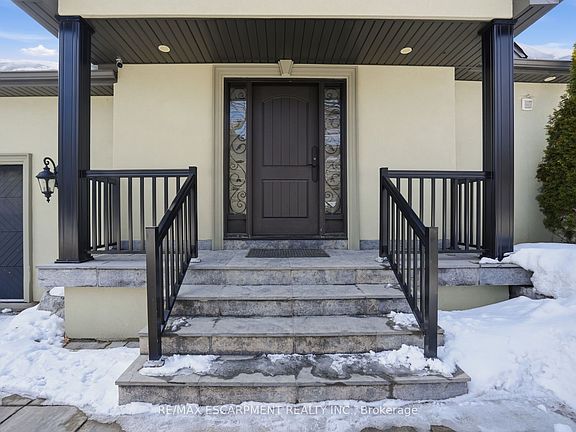 3rd image of 1480 Clarkson Rd N