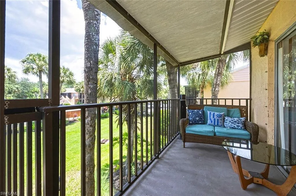 2 bed, 2.0 bath, 1246 sqft, $1,900 — Photo 2