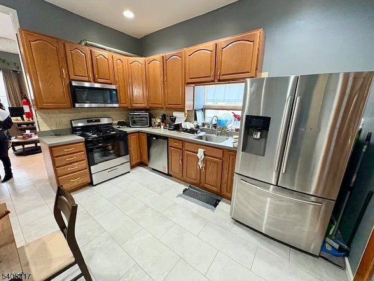 36 Franklin Ave — Photo 2