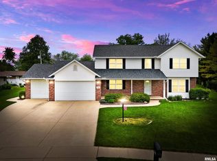 201 Stonecrop Rd, Morton, IL 61550