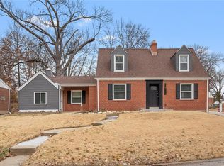 7101 Winchester Dr, Saint Louis, MO 63121
