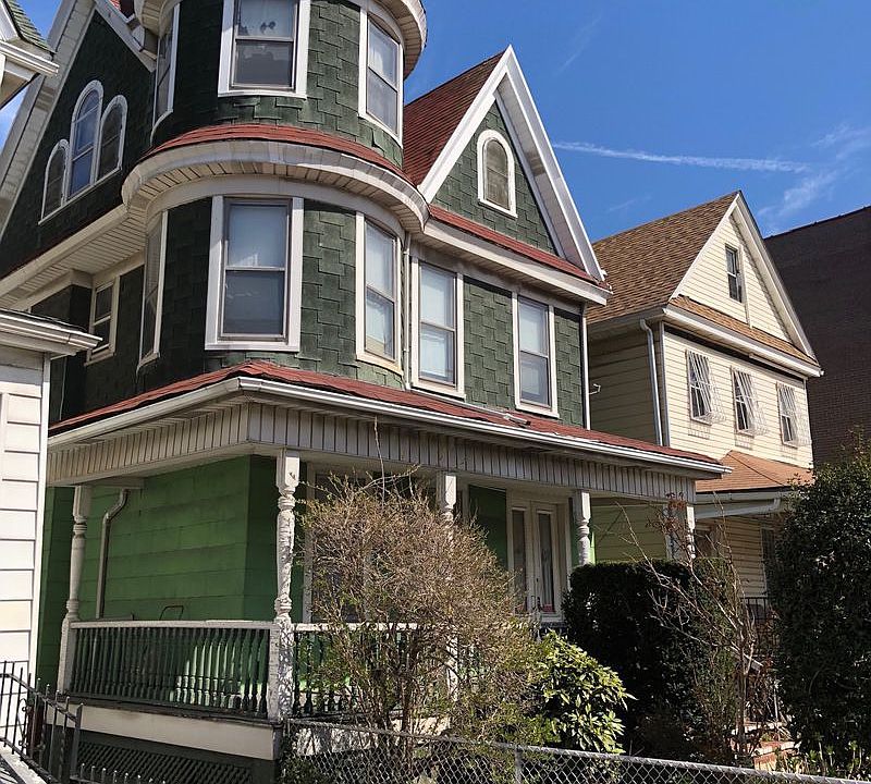 2nd image of 637 E 3rd St