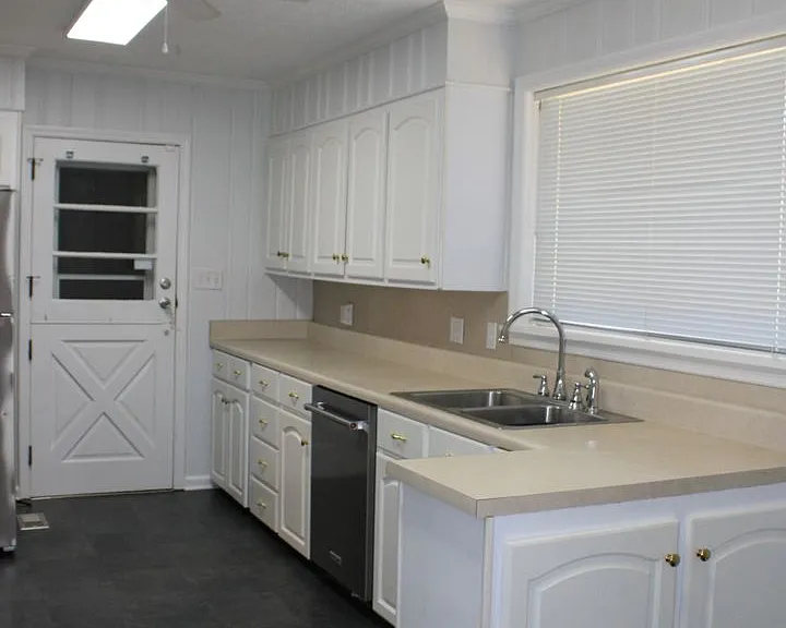 916 Stanton Dr — Photo 14
