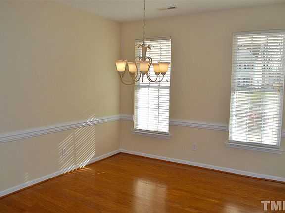 3rd image of 801 Croftwood Dr