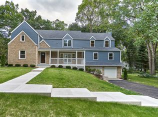 220 Bridge Ln, Tower Lakes, IL 60010