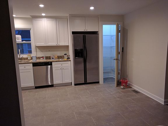 4th image of 1935 Grove Ave #1