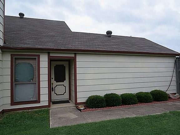 3rd image of 1203 White Lake Dr