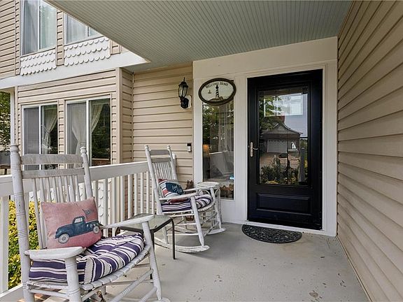 3rd image of 162 Alaric Dr